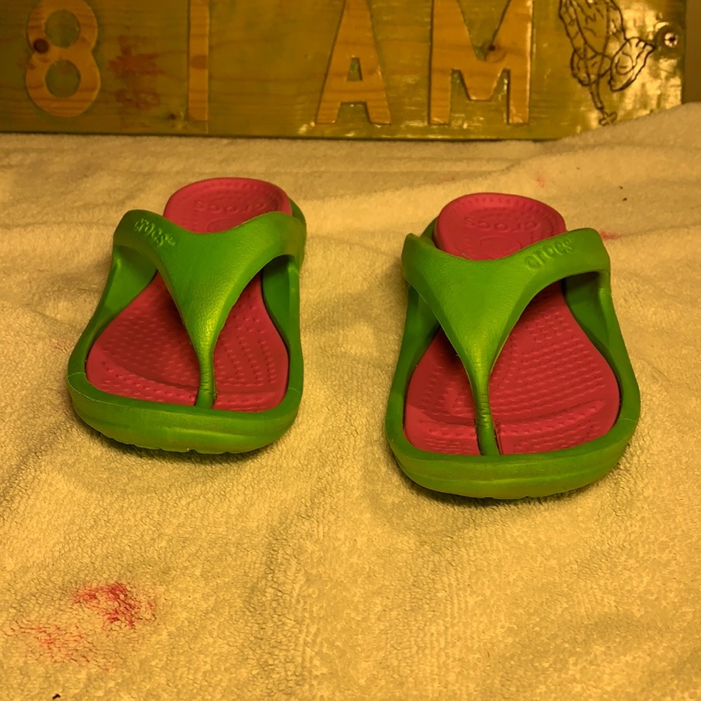 Croc thong sandals